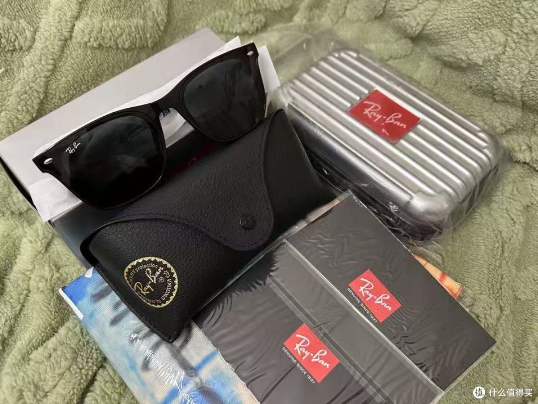 春夏氛围感穿搭,永远少不了一副质感在线的雷朋墨镜🕶️