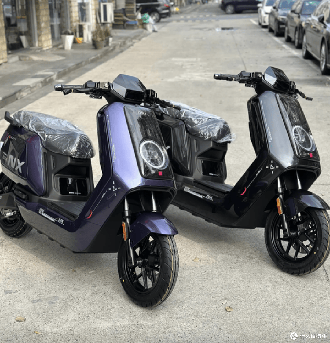 极速破70、标配双通道ABS!8000元级电摩“天花板”到底花落谁家