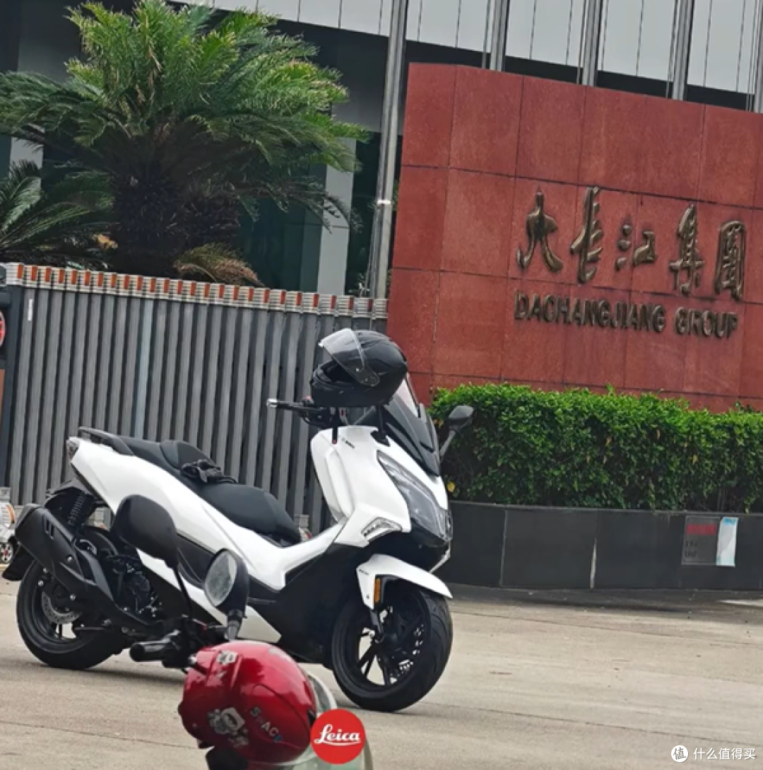 豪爵350踏板车实车终曝光！工厂门口“摆拍秀车”，这波太明显了