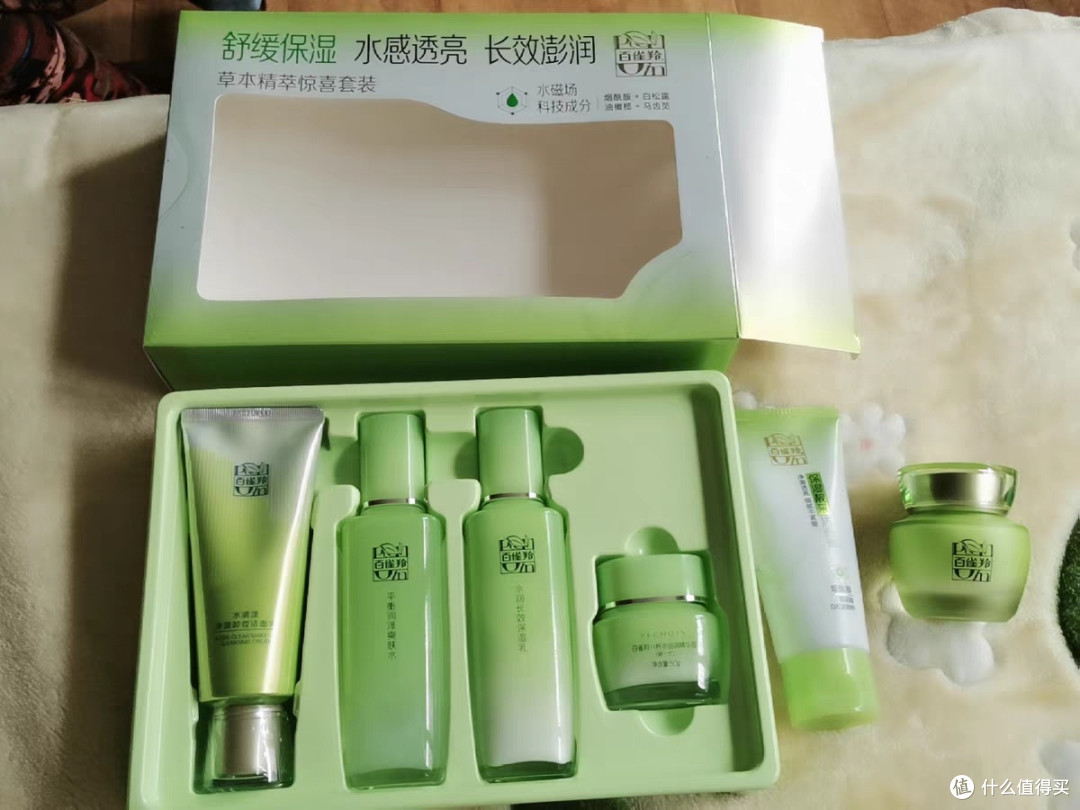 如今国货彩妆早已跳出“廉价平替”的刻板标签
