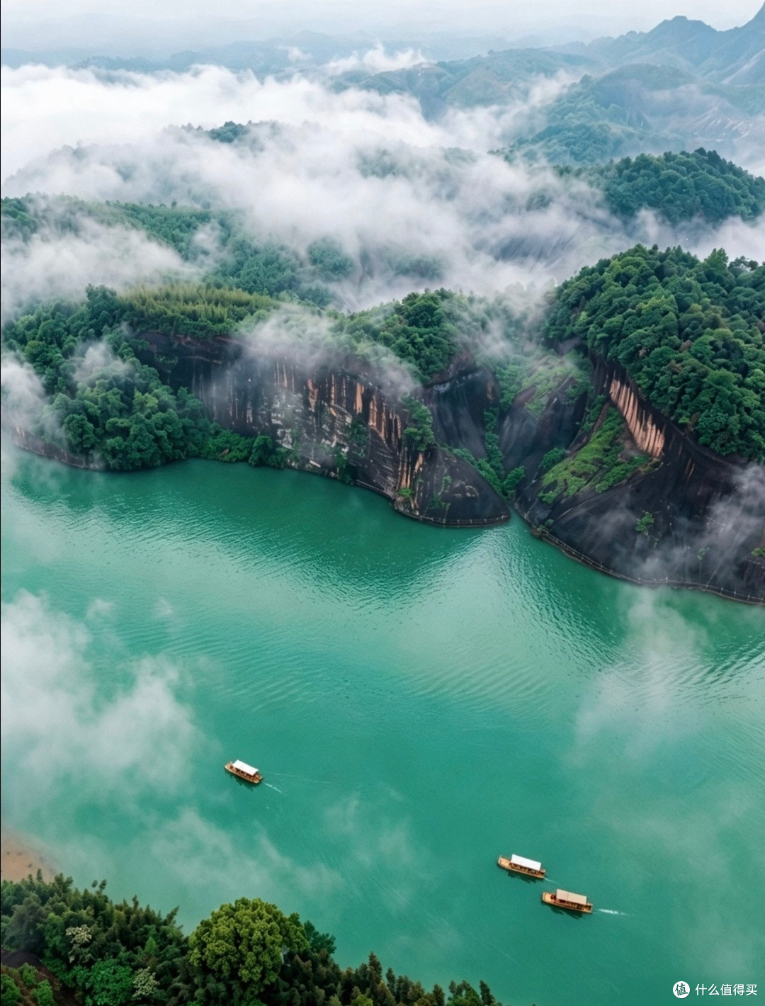 郴州飞天山:丹霞山水之美