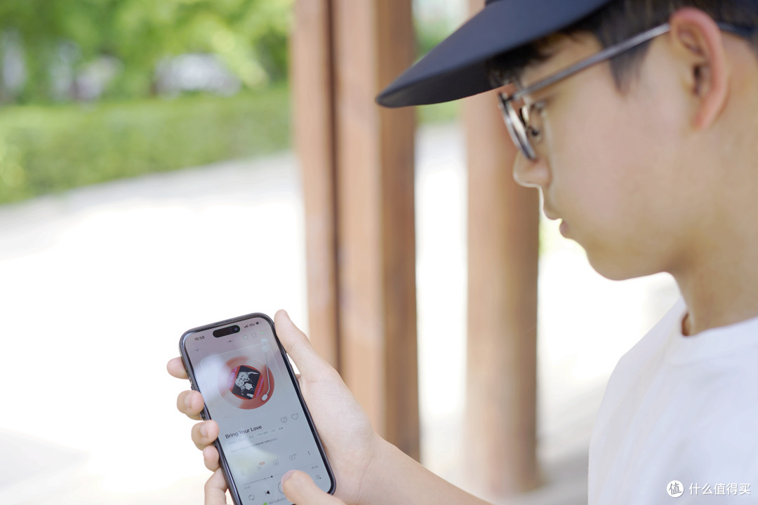 户外智能穿戴的全新突破丨飞雅FIYA Y1 AI帽檐式运动蓝牙耳机实测