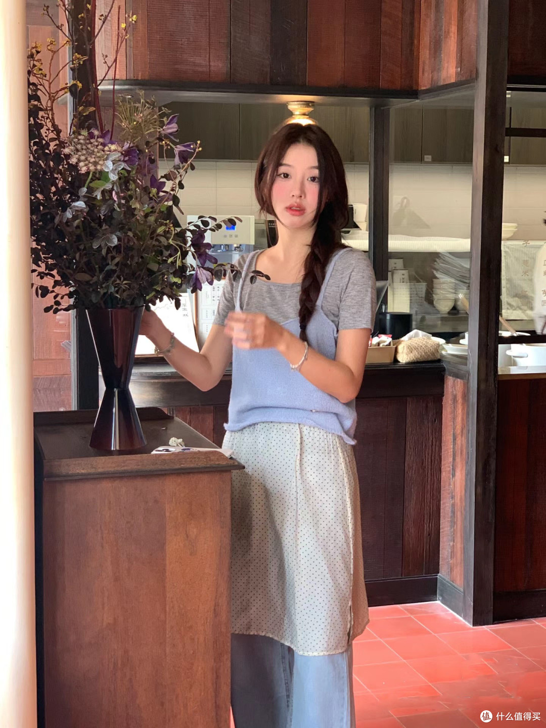 最近火了一种穿法,叫吊带叠穿,回头率高,还非常时髦,真洋气!