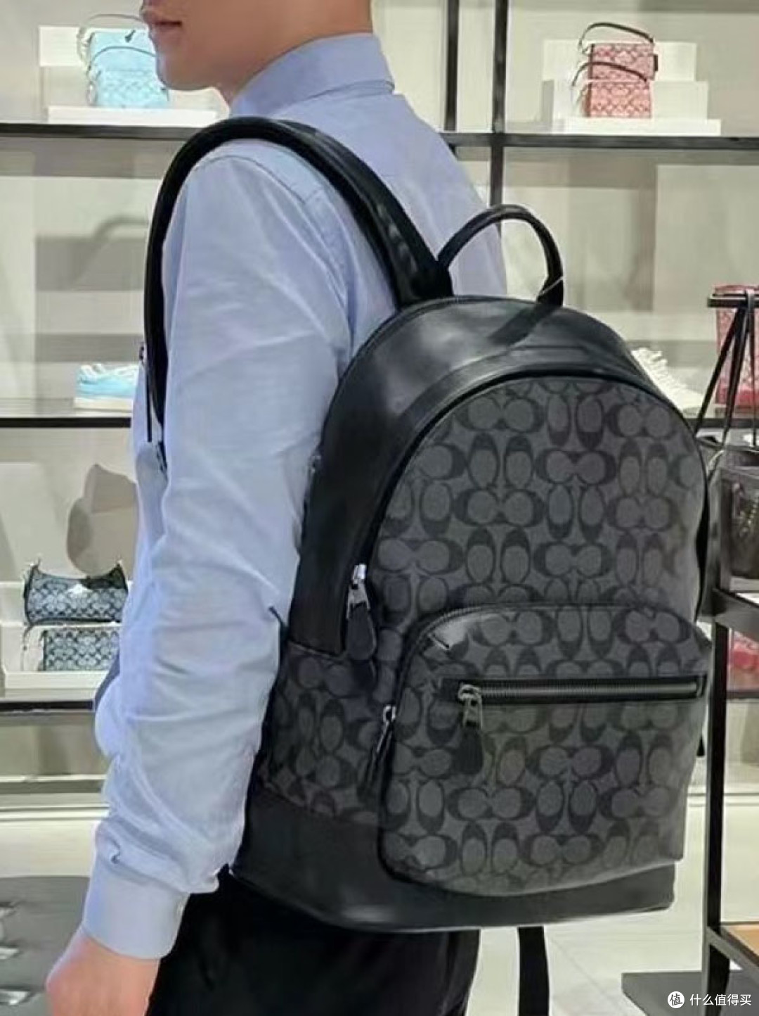 建议中年男人,包包尽量不要背LV、Gucci,换成另外3种更有格调