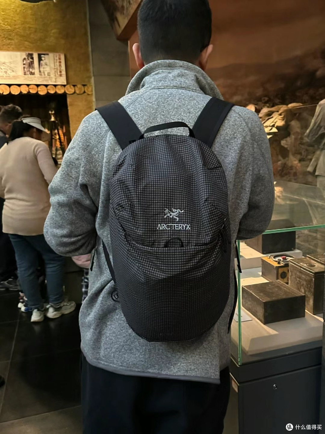 建议中年男人,包包尽量不要背LV、Gucci,换成另外3种更有格调