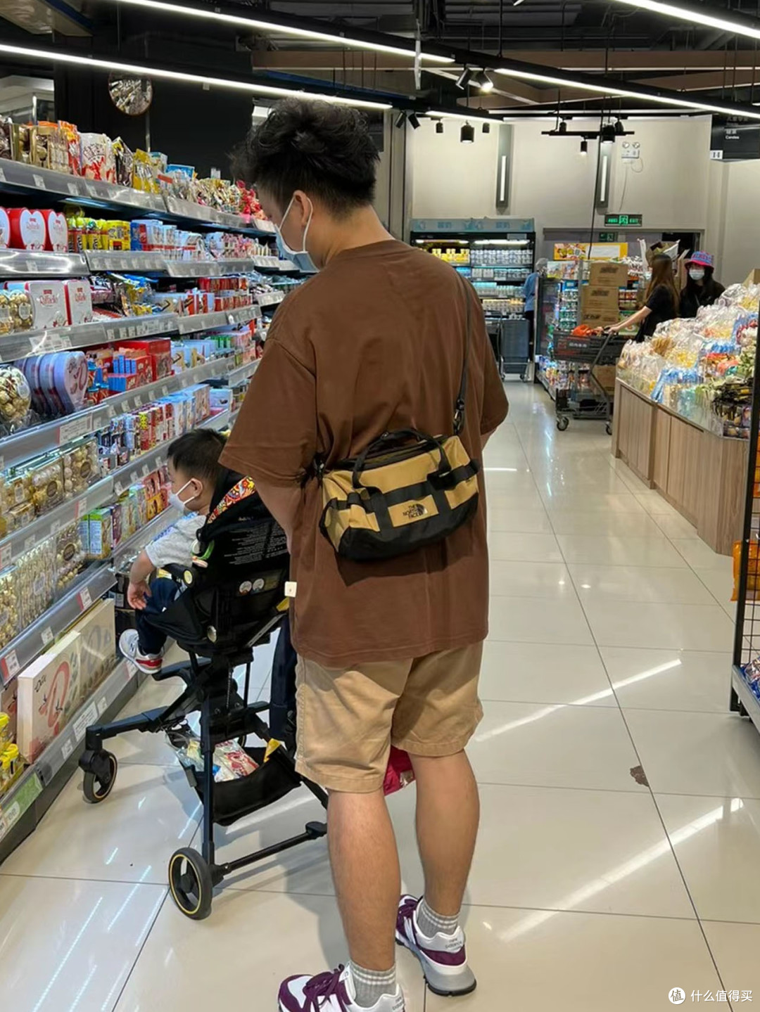 建议中年男人,包包尽量不要背LV、Gucci,换成另外3种更有格调