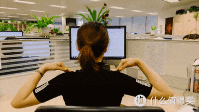 每天用10分钟，跟“乌龟颈”“富贵包”再见，3个动作，立刻缓解