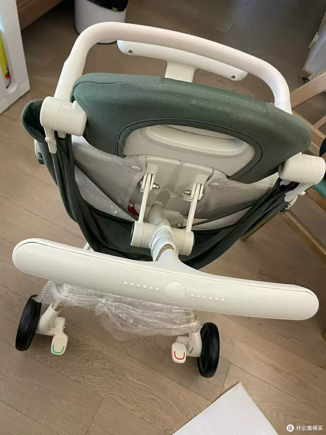 英氏婴儿推车：多功能实用