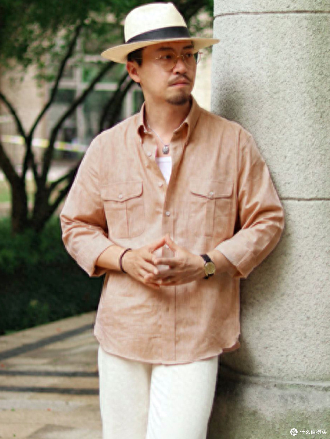 中年男人放任老态的表现,POLO衫配西装裤,系皮带塞裤腰,太油腻