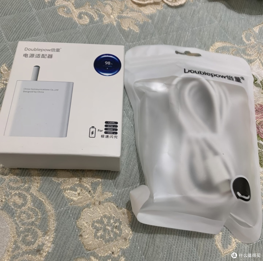 白色120W快充头,适配私有协议