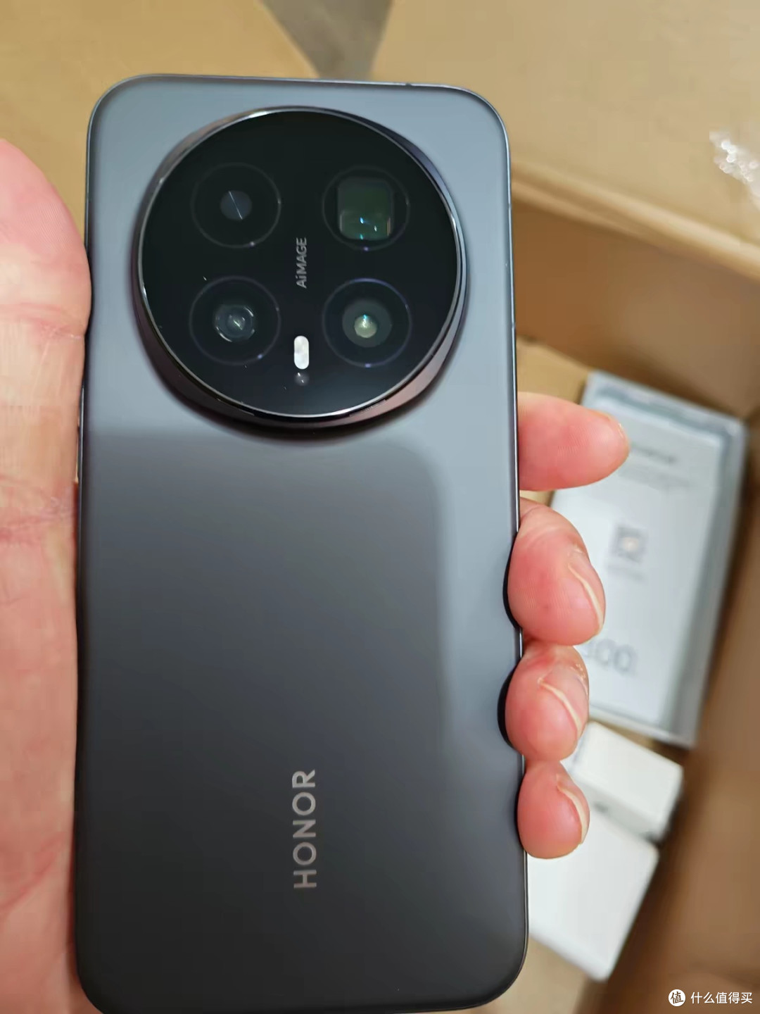 荣耀Magic8 Pro:厚重发热体验差