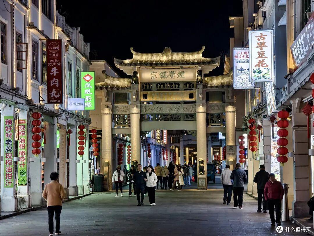 错峰出行对于中年人有多难?年轻人不理解,和中年人吵起来了