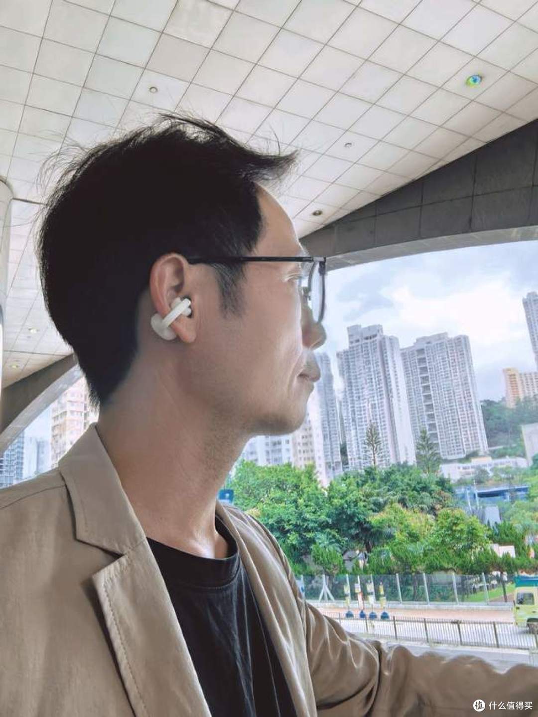 AI当道,耳夹式耳机如何“走心”?倍思MC2 AI这个小动作值得点赞