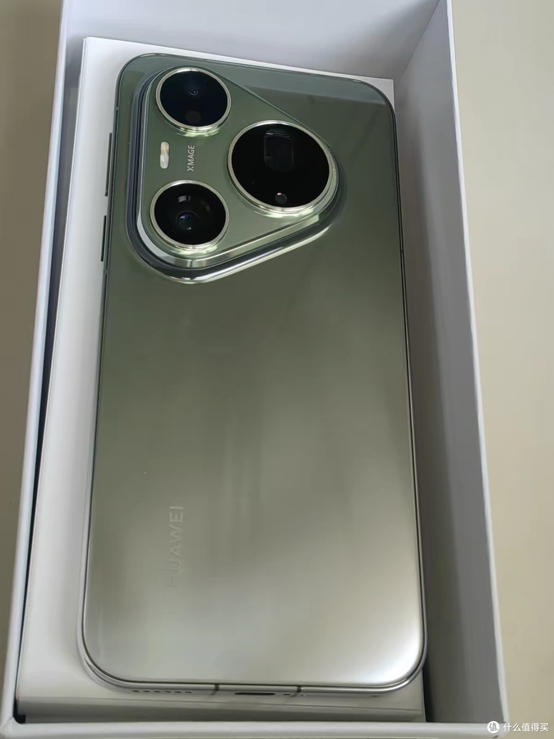 华为Pura 90 Pro Max:影像机皇的光环下,是难以忽视的妥协