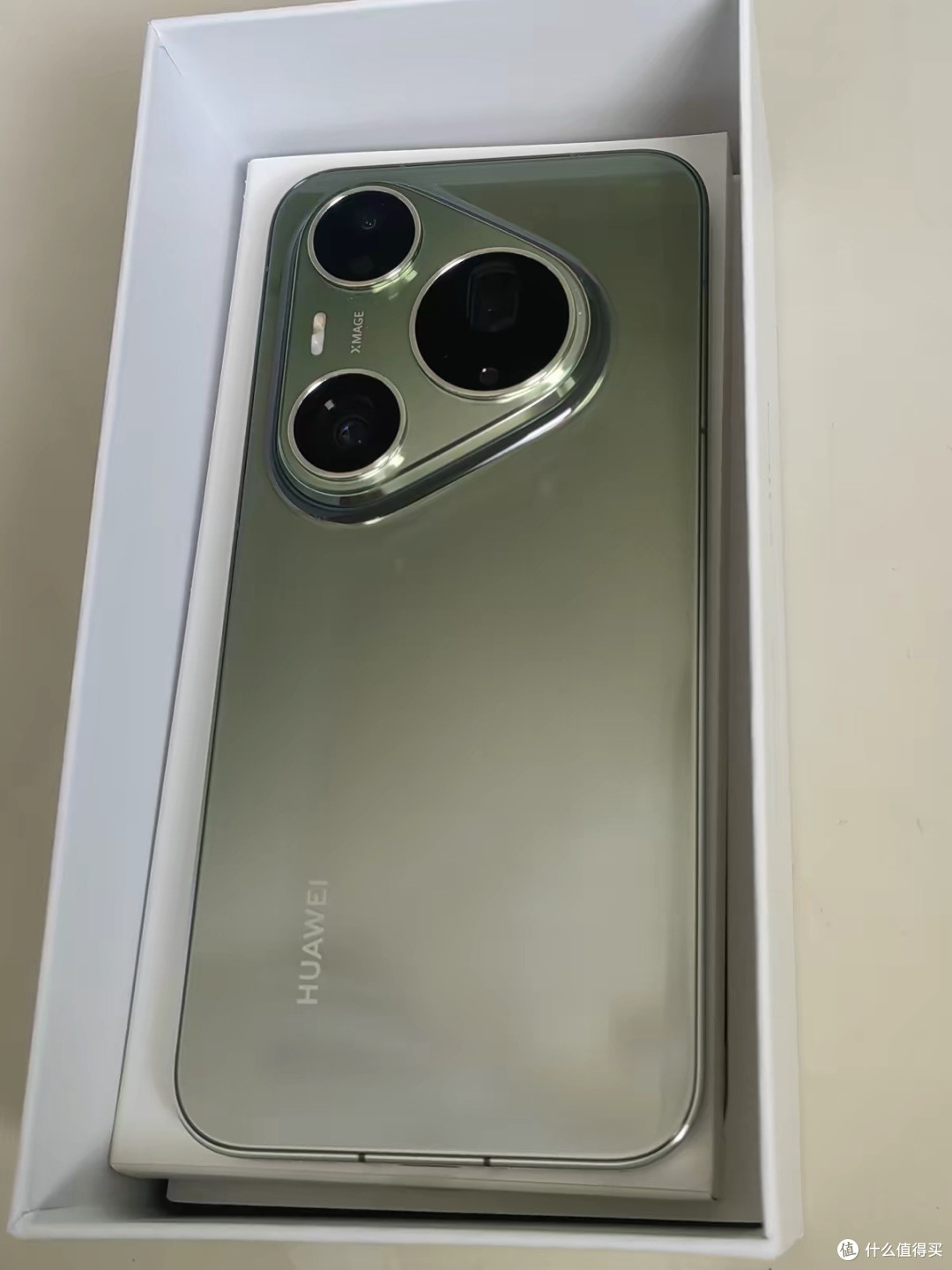 华为Pura 90 Pro Max:影像机皇的光环下,是难以忽视的妥协