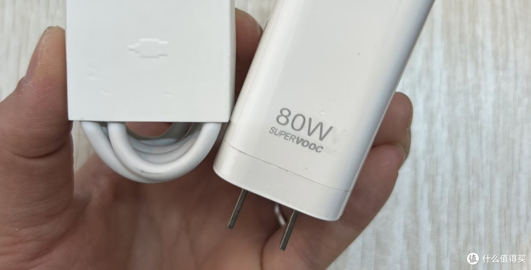 OPPO快充头小巧便携