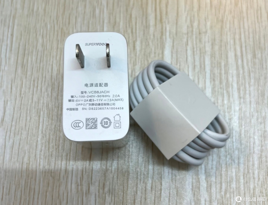 OPPO快充头小巧便携