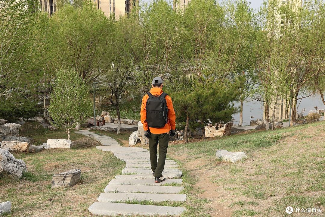 心向旷野,自在潜行!地平线8号潜行者双肩包包你所有出行