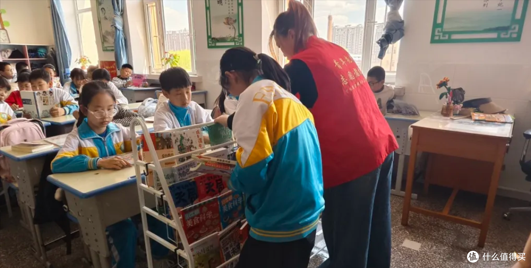 公主岭市青年先锋志愿者协会妇女联合会:书香润童心,巾帼暖校园