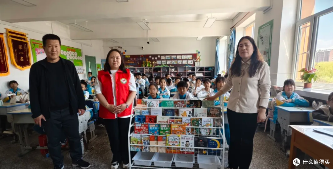 公主岭市青年先锋志愿者协会妇女联合会:书香润童心,巾帼暖校园