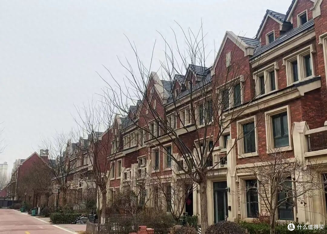 听劝!普通家庭千万不要买“小联排别墅”,看着高级,住着却难受