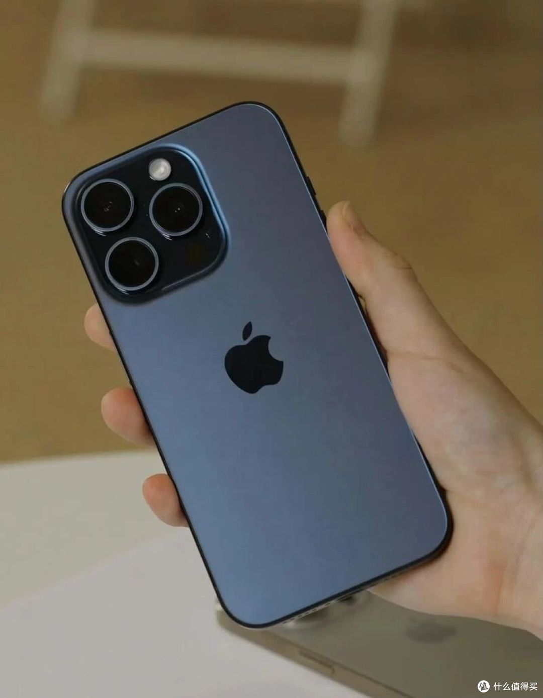 iPhone15电池仅剩79%,果粉神逻辑:“花499块换电池,血赚不亏”