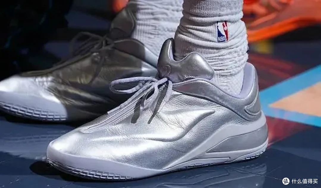 【NBA每日上脚】即将市售的Kobe 4,能超越老版选秀日吗?