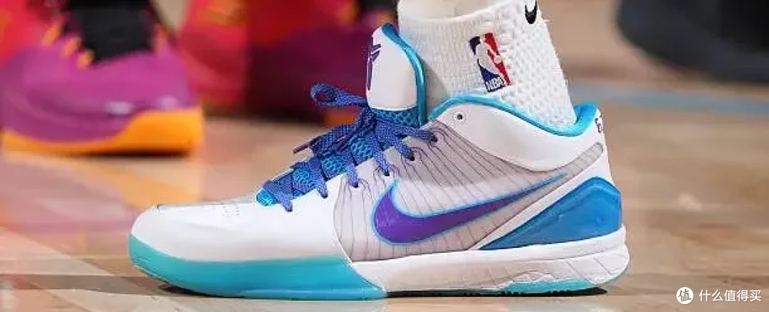 【NBA每日上脚】即将市售的Kobe 4,能超越老版选秀日吗?