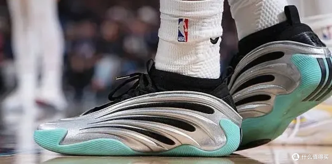 【NBA每日上脚】即将市售的Kobe 4,能超越老版选秀日吗?