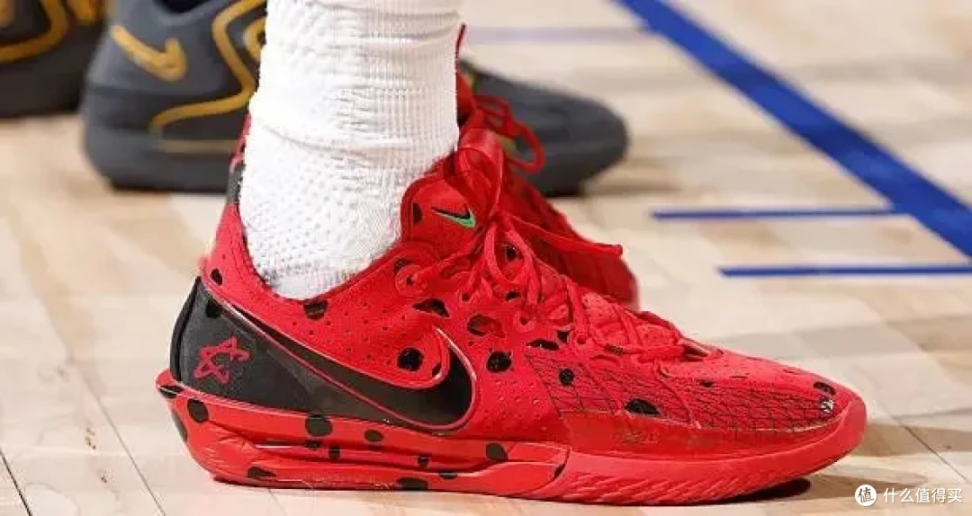 【NBA每日上脚】即将市售的Kobe 4,能超越老版选秀日吗?