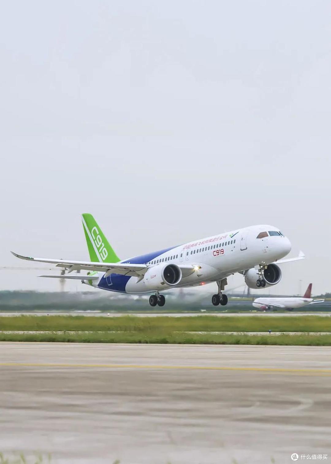空客A320NEO客机在我国卖疯了！三大航齐购近300架！为何都选它？