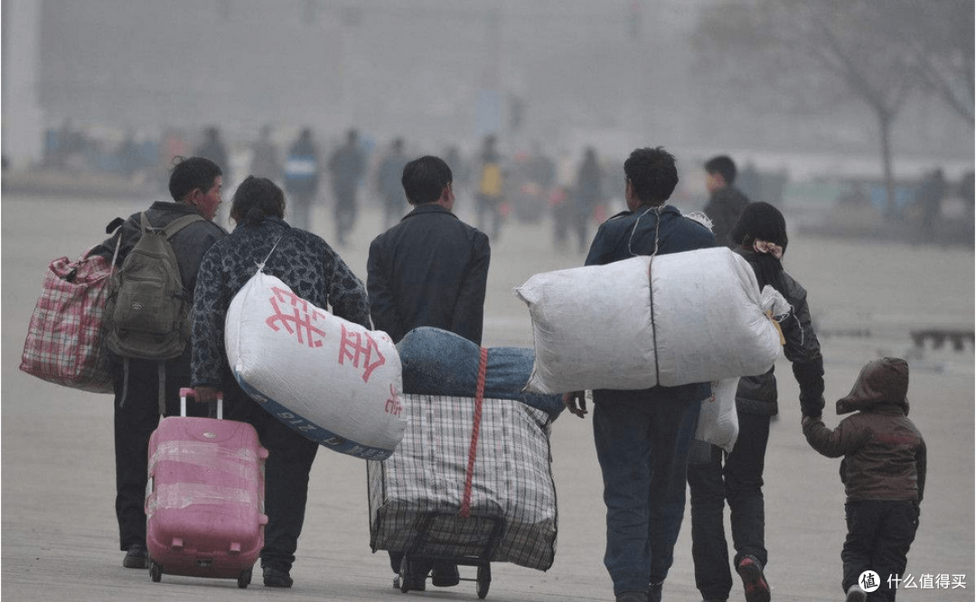 一个坏消息:深圳、成都正在发生3个“怪象”,看懂的人脊背发凉