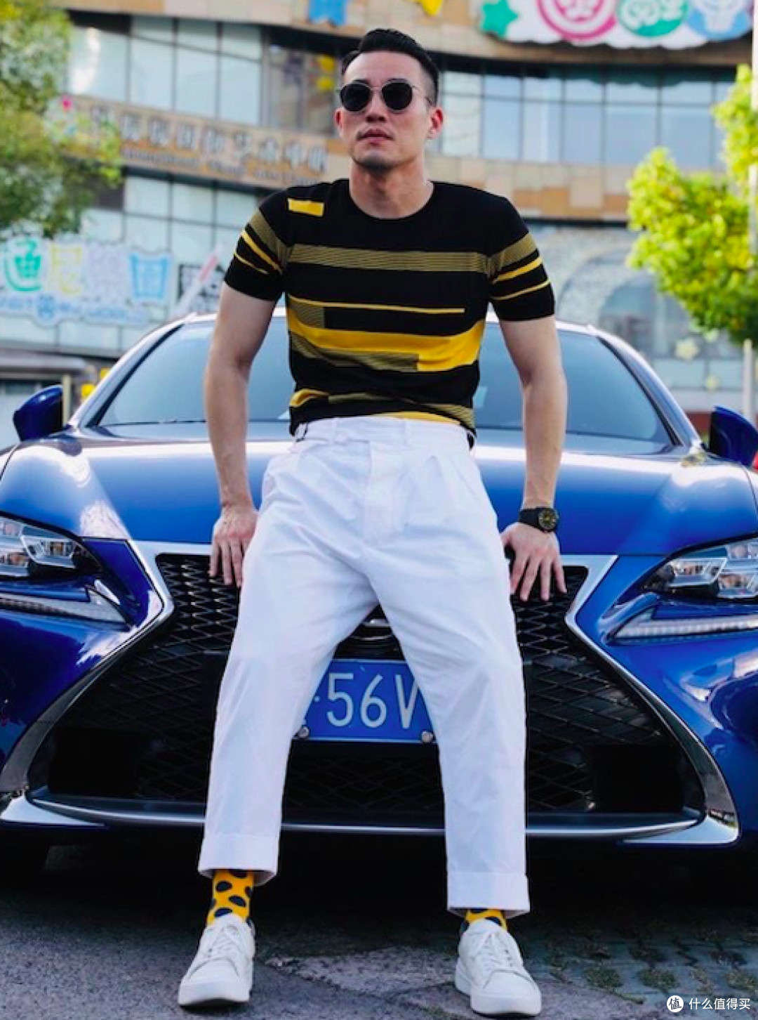 为什么劝中年男人:衣不穿紧、不塞衣角?看这3组对比就明白了!