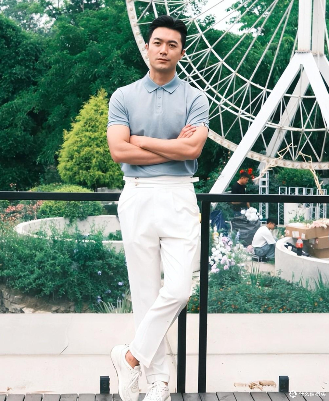 为什么劝中年男人:衣不穿紧、不塞衣角?看这3组对比就明白了!