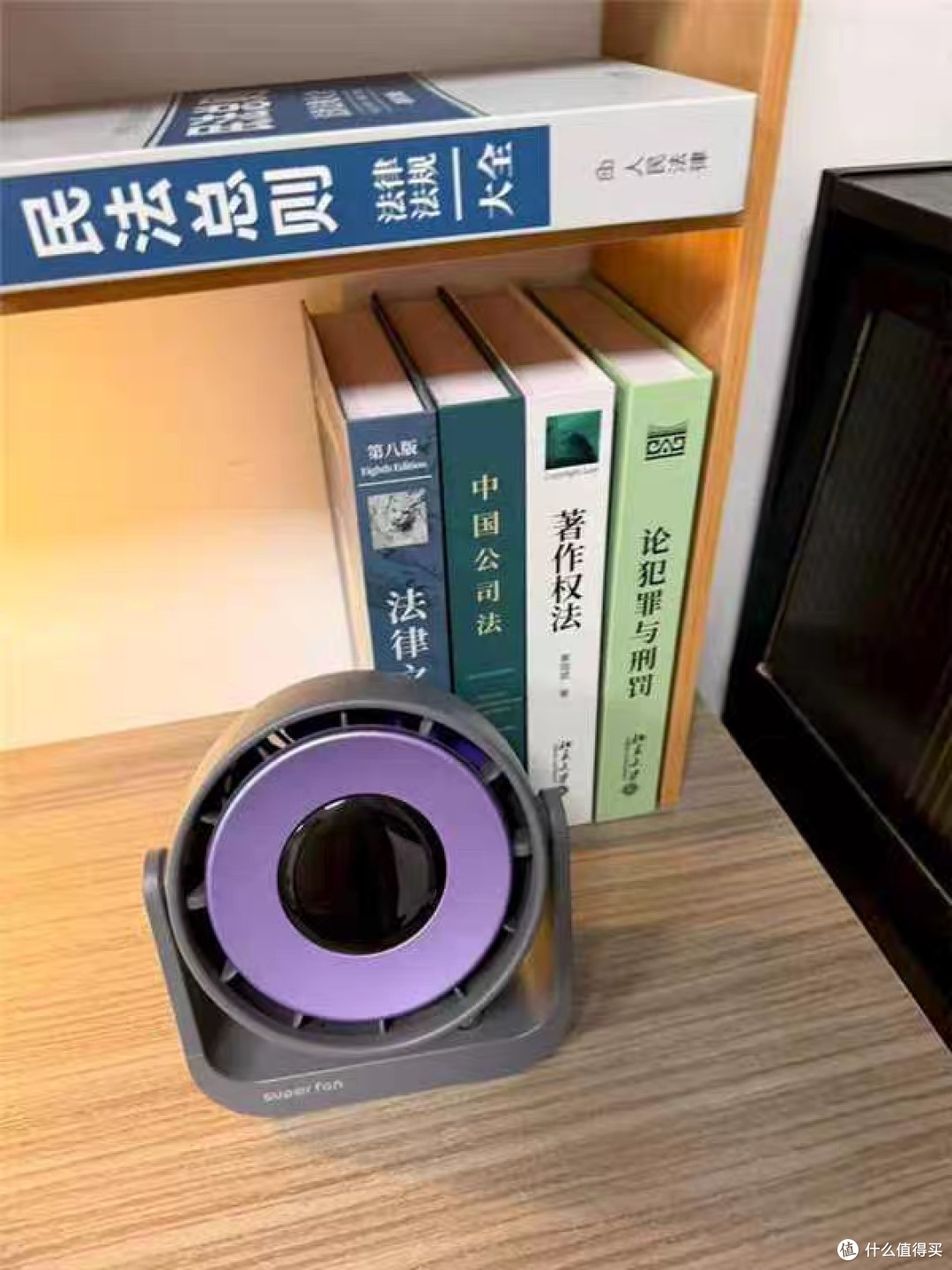 为了给夏天减负，我换掉了桌上那个几十块的普通小风扇