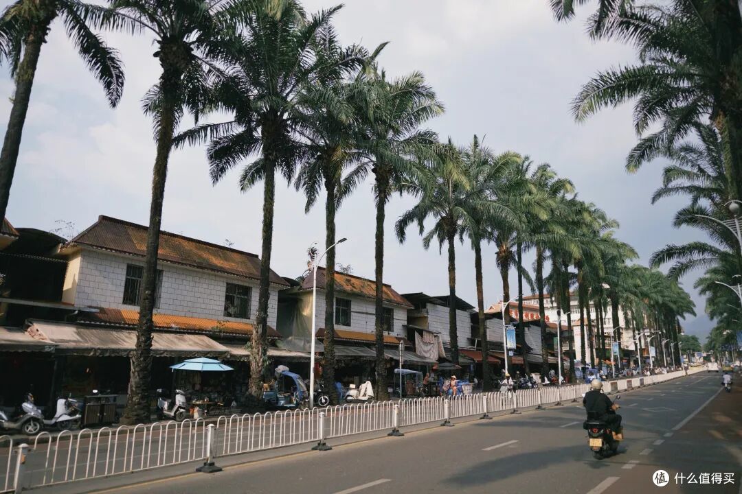比版纳人少,比东南亚便宜,这座冷门边境小城是今年最棒旅行体验