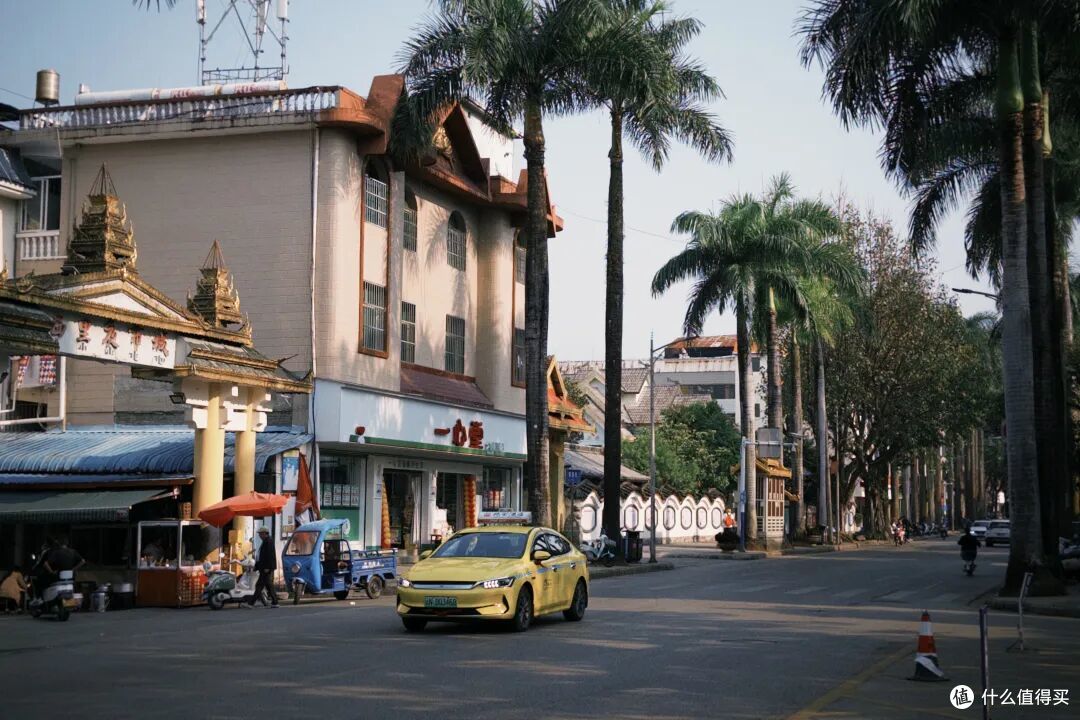 比版纳人少,比东南亚便宜,这座冷门边境小城是今年最棒旅行体验