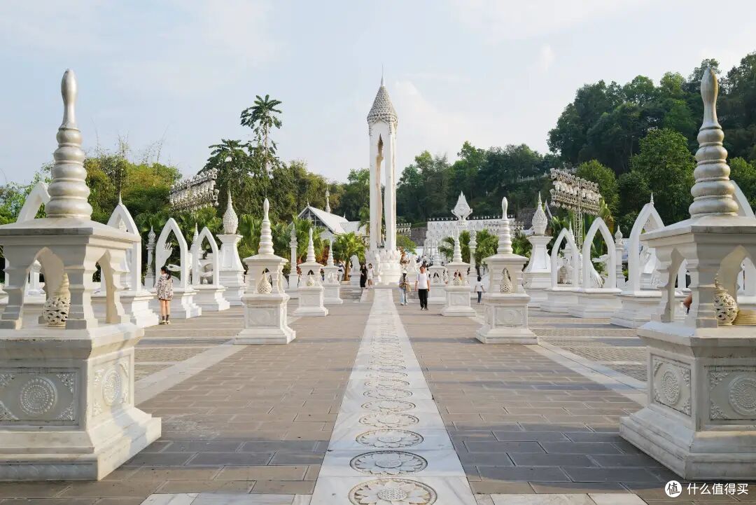比版纳人少,比东南亚便宜,这座冷门边境小城是今年最棒旅行体验