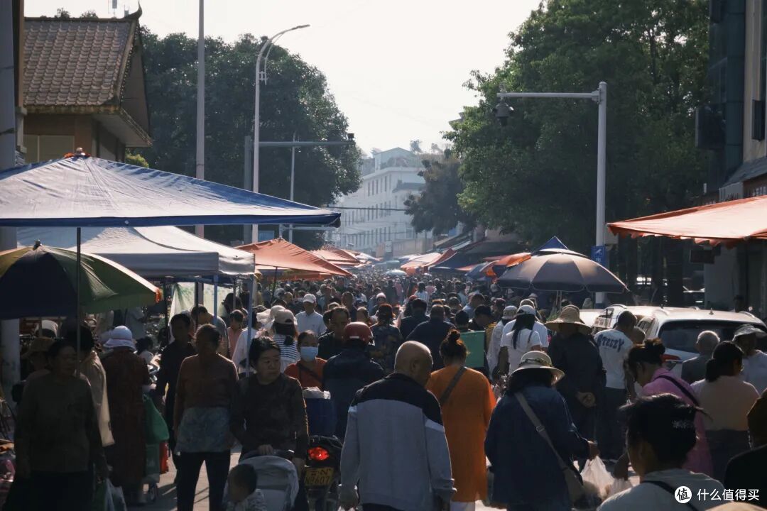 比版纳人少,比东南亚便宜,这座冷门边境小城是今年最棒旅行体验