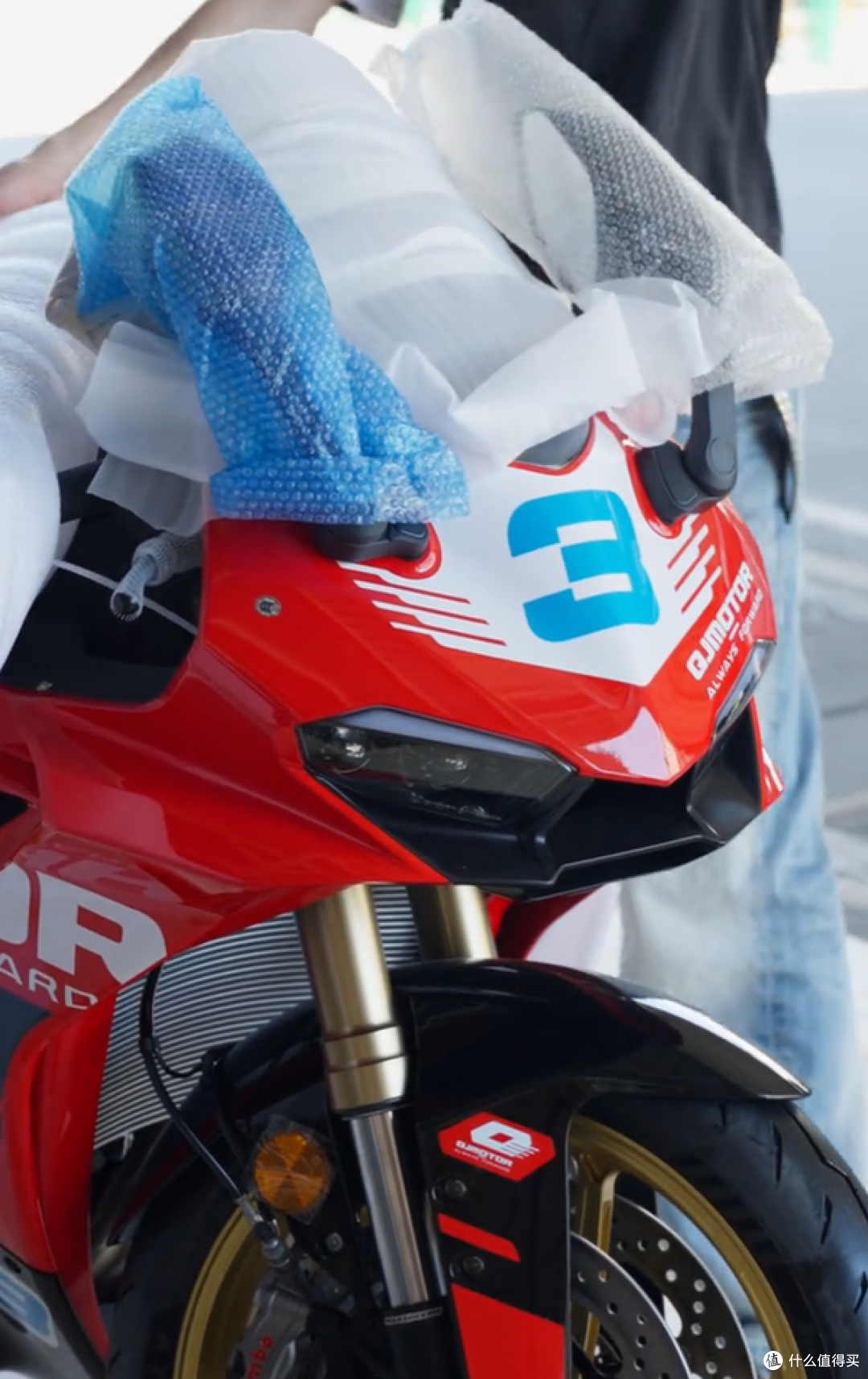钱江赛800RC来了!它真能挑战张雪820RR吗?摩友的答案很现实!