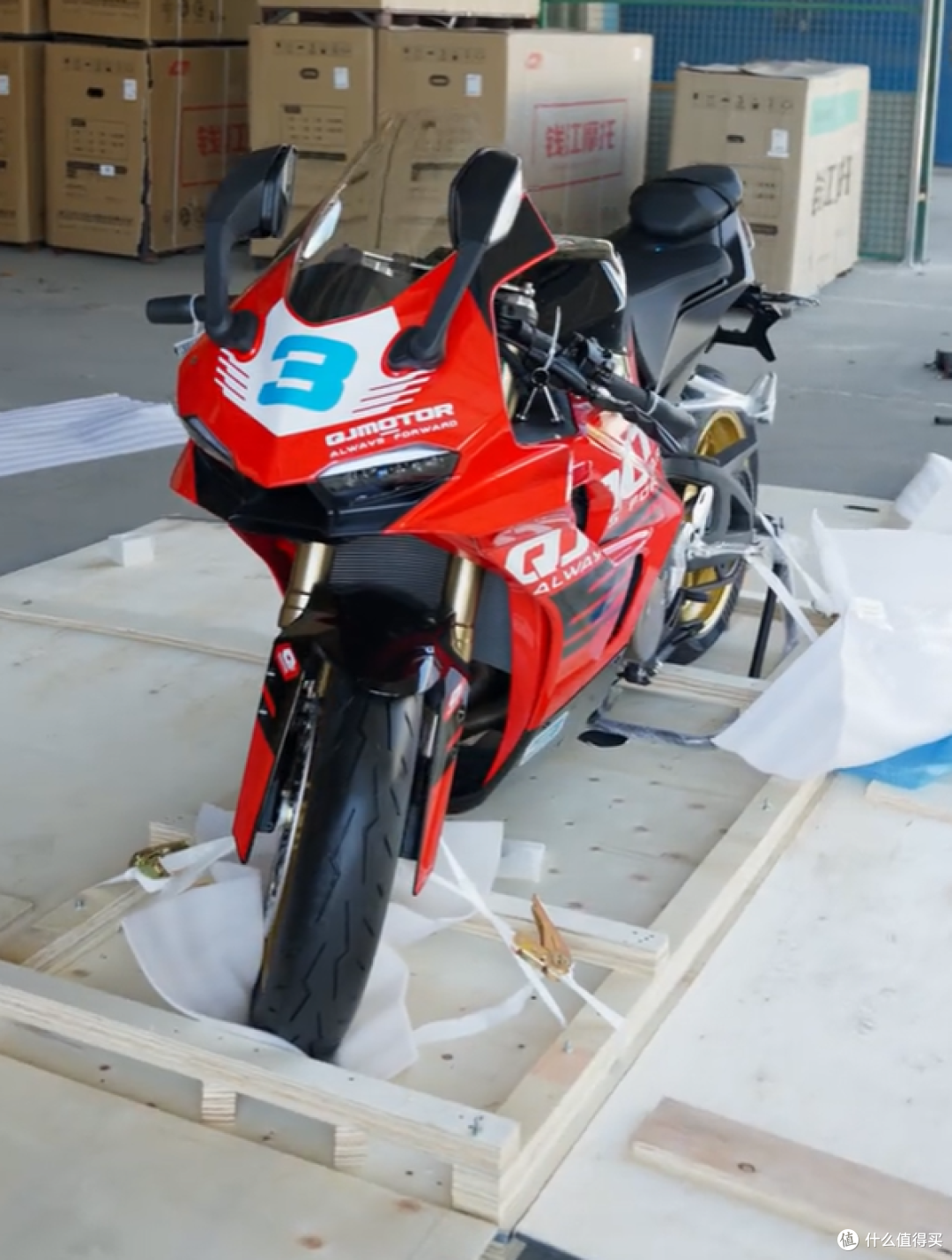 钱江赛800RC来了!它真能挑战张雪820RR吗?摩友的答案很现实!