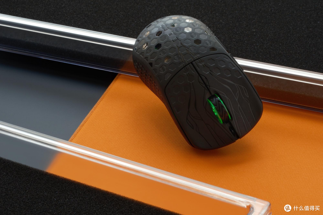 碳纤黑科技加持!Lemokey LM7 Air 轻量无短板,办公电竞皆适配!
