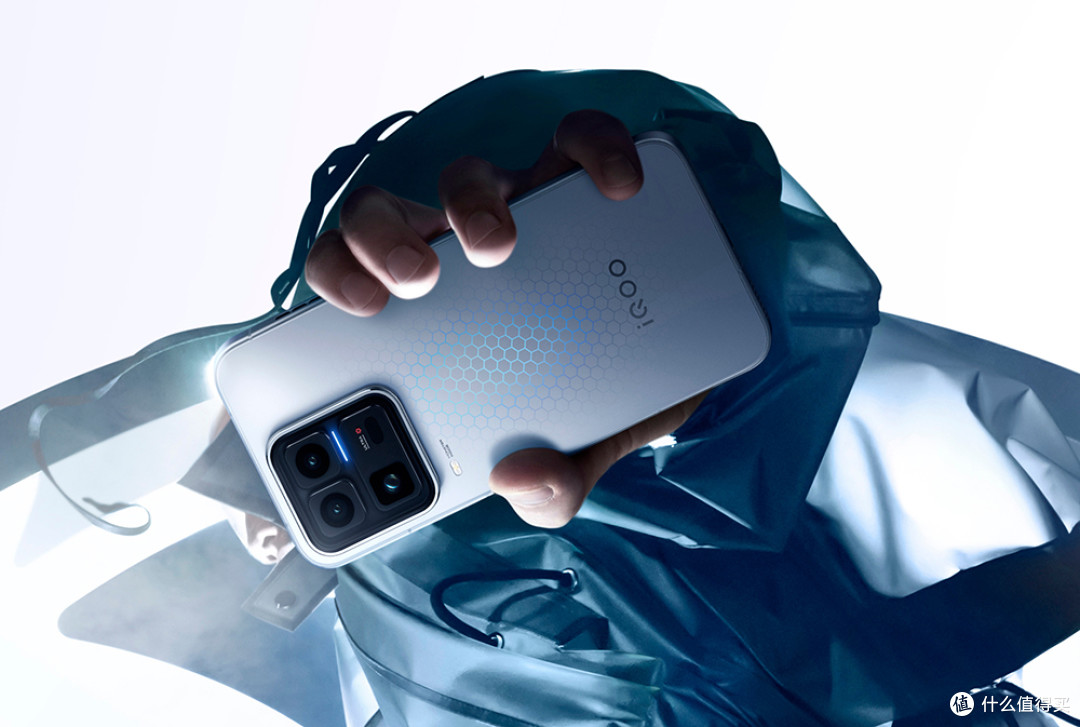 iQOO目前“最值得捡漏”的一款手机，451W+16GB+1TB，价格大跳水