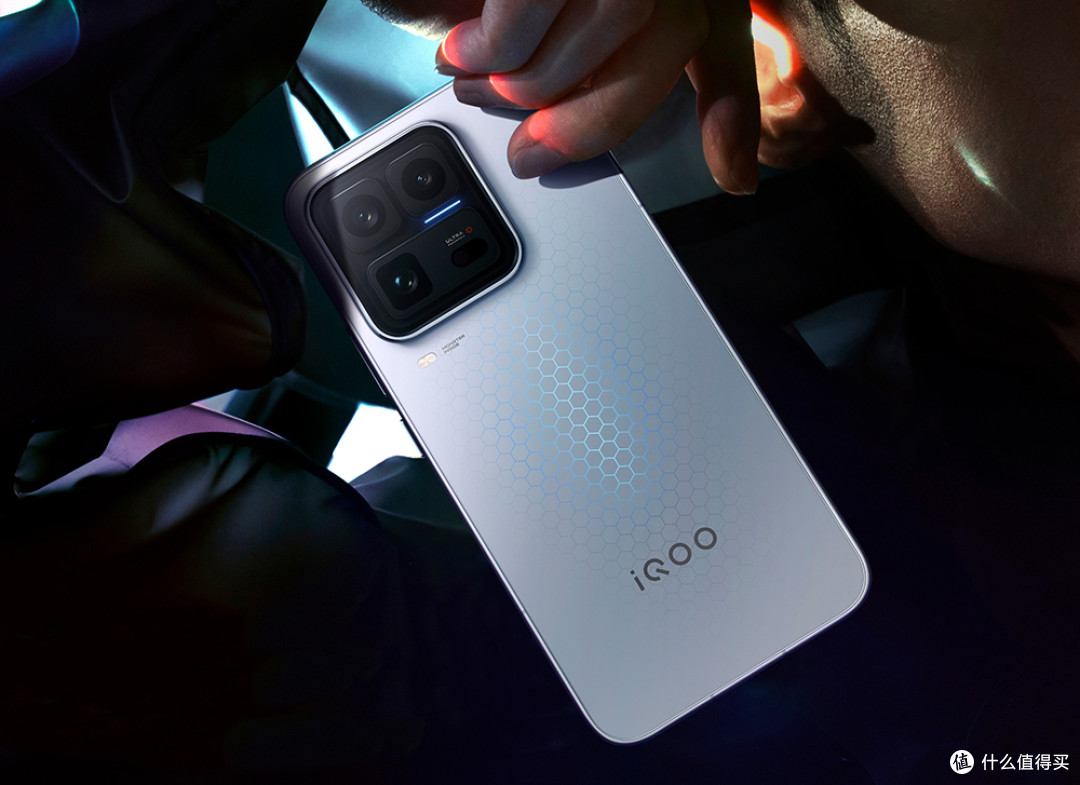 iQOO目前“最值得捡漏”的一款手机，451W+16GB+1TB，价格大跳水