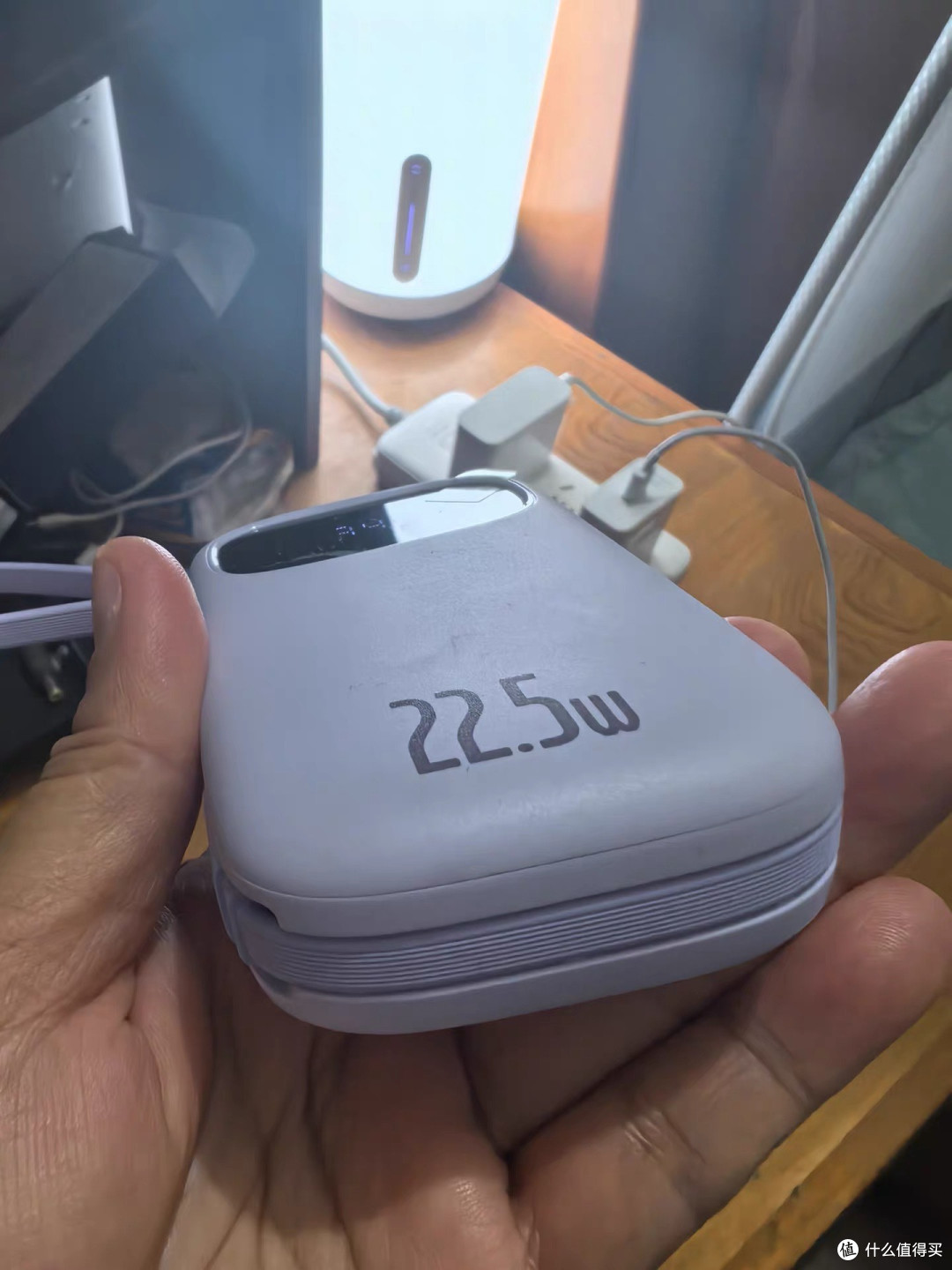 倍思充电宝：轻便实用的数码配件