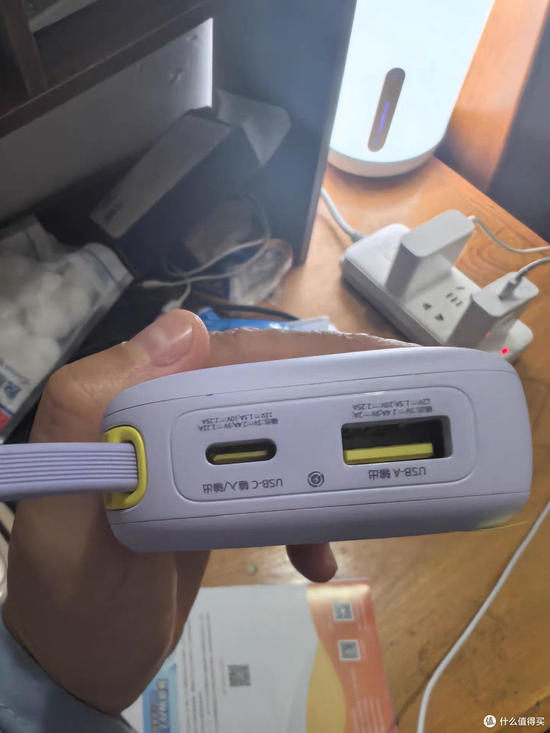 倍思充电宝：轻便实用的数码配件