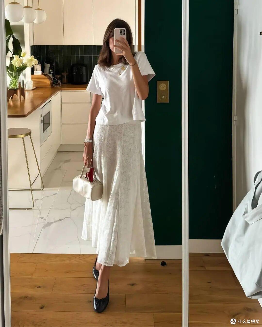 真正有品位的女人,都在穿着“一身白”,高级显气质,非常惊艳!
