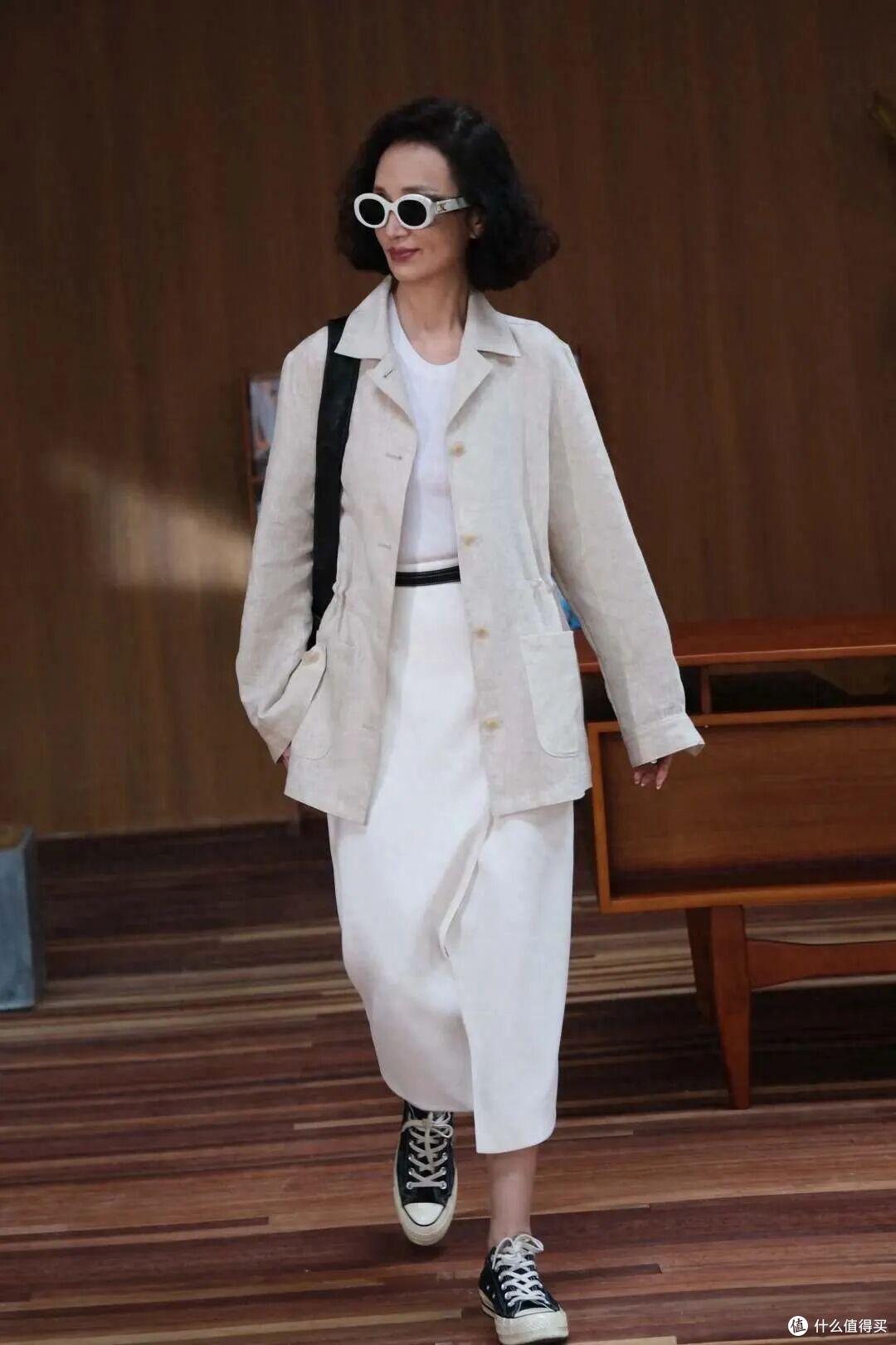 真正有品位的女人,都在穿着“一身白”,高级显气质,非常惊艳!