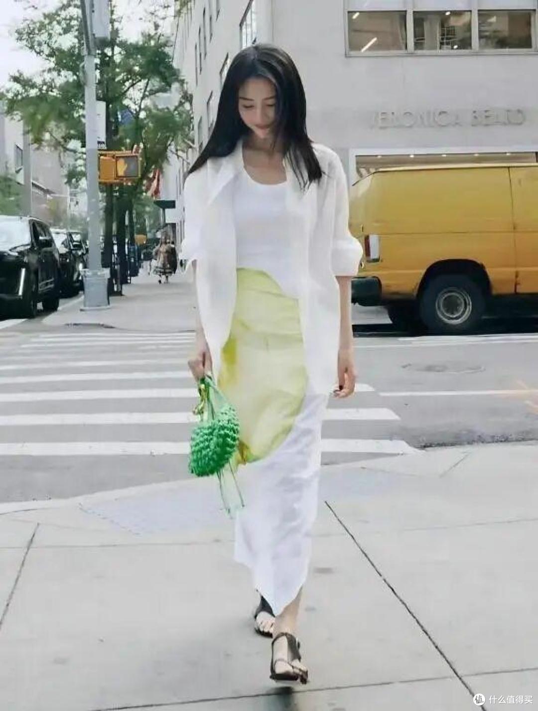 真正有品位的女人,都在穿着“一身白”,高级显气质,非常惊艳!