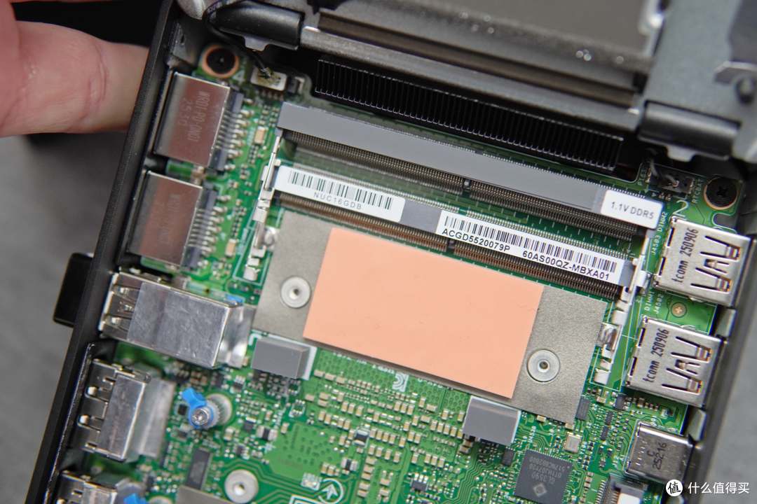 华硕NUC 16 Pro：搭载英特尔第三代酷睿Ultra，全场景无缝适配